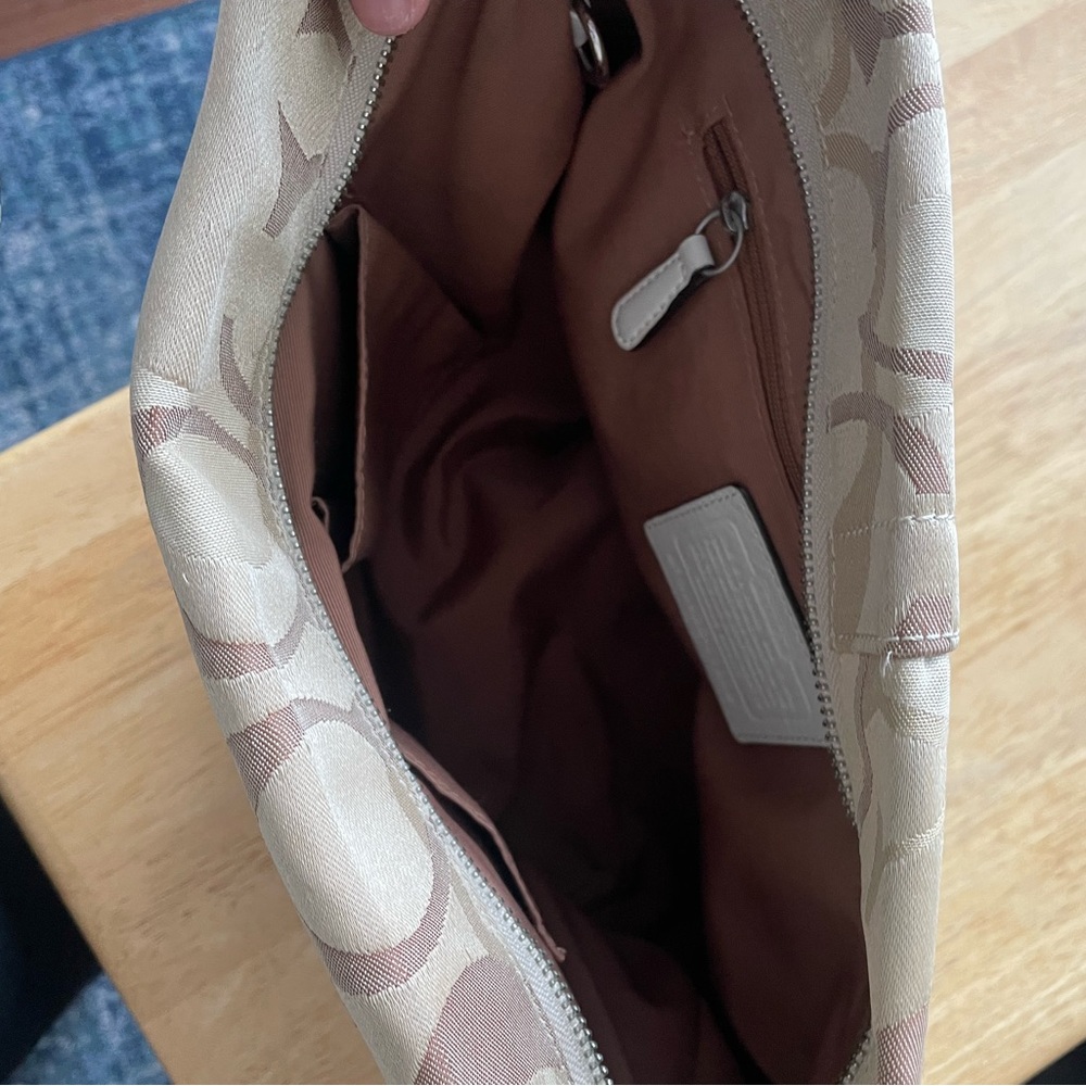 Carly Bag In Optic Signature Sv/White Khaki/Natural - Picture 15 of 16